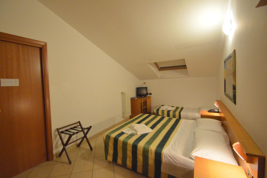 Doppel-/Zweibettzimmer mit Zustellbett